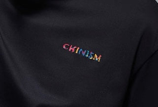 CHINISM EMBROIDERY LOGO TEE BLACK