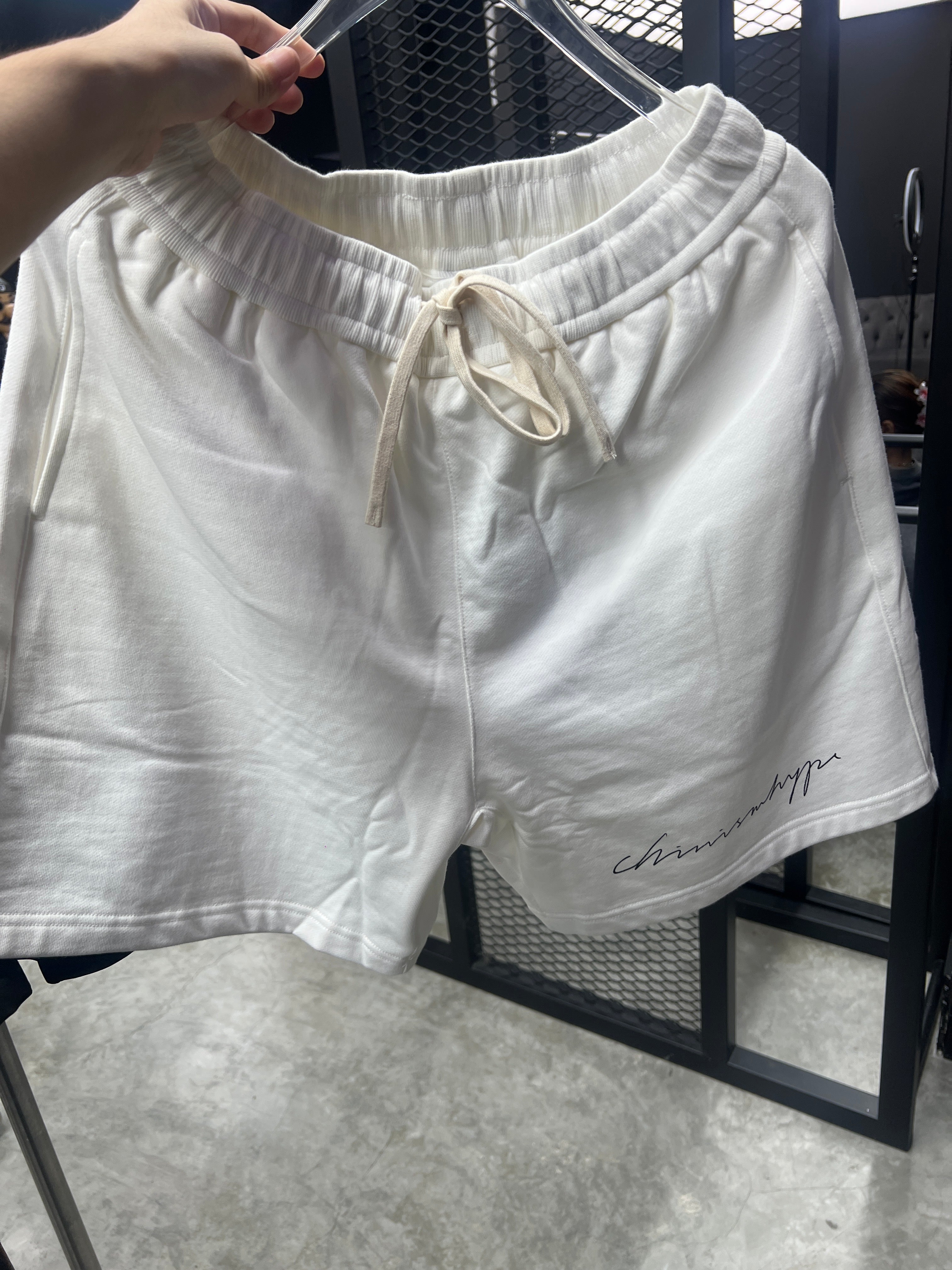 CHINISM SHORT WHITE