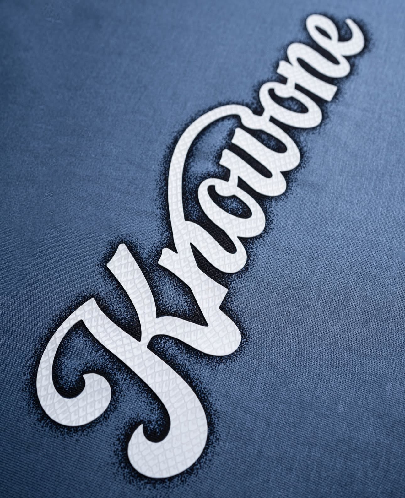 KNOWONE SNAKE EMBOSSED TEE ASH BLUE