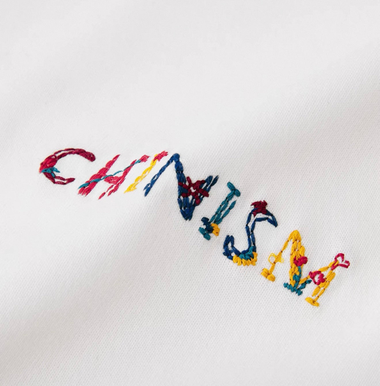 CHINISM EMBROIDERY LOGO TEE WHITE