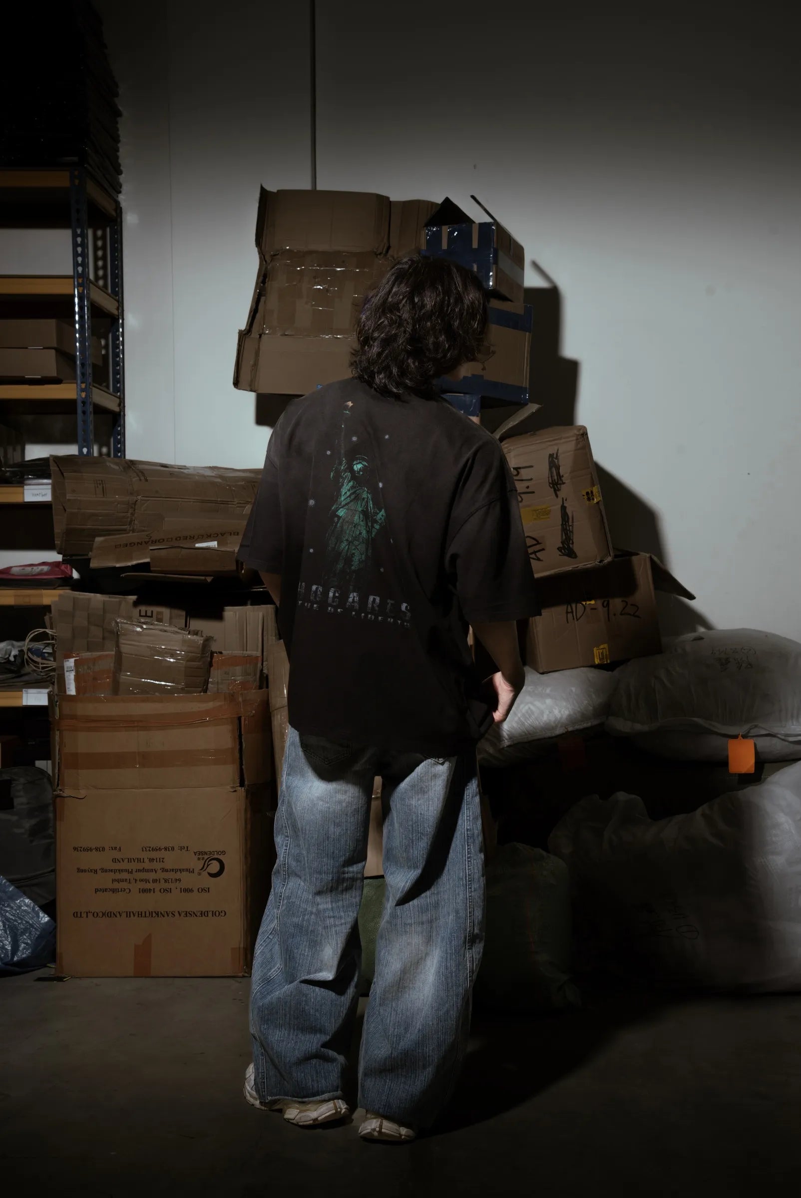 WHOCARES DISTRESSED STATUE TEE  BLACK