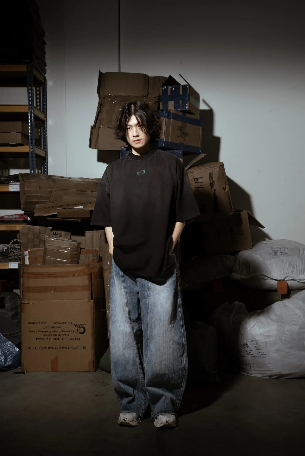 WHOCARES DISTRESSED STATUE TEE  BLACK