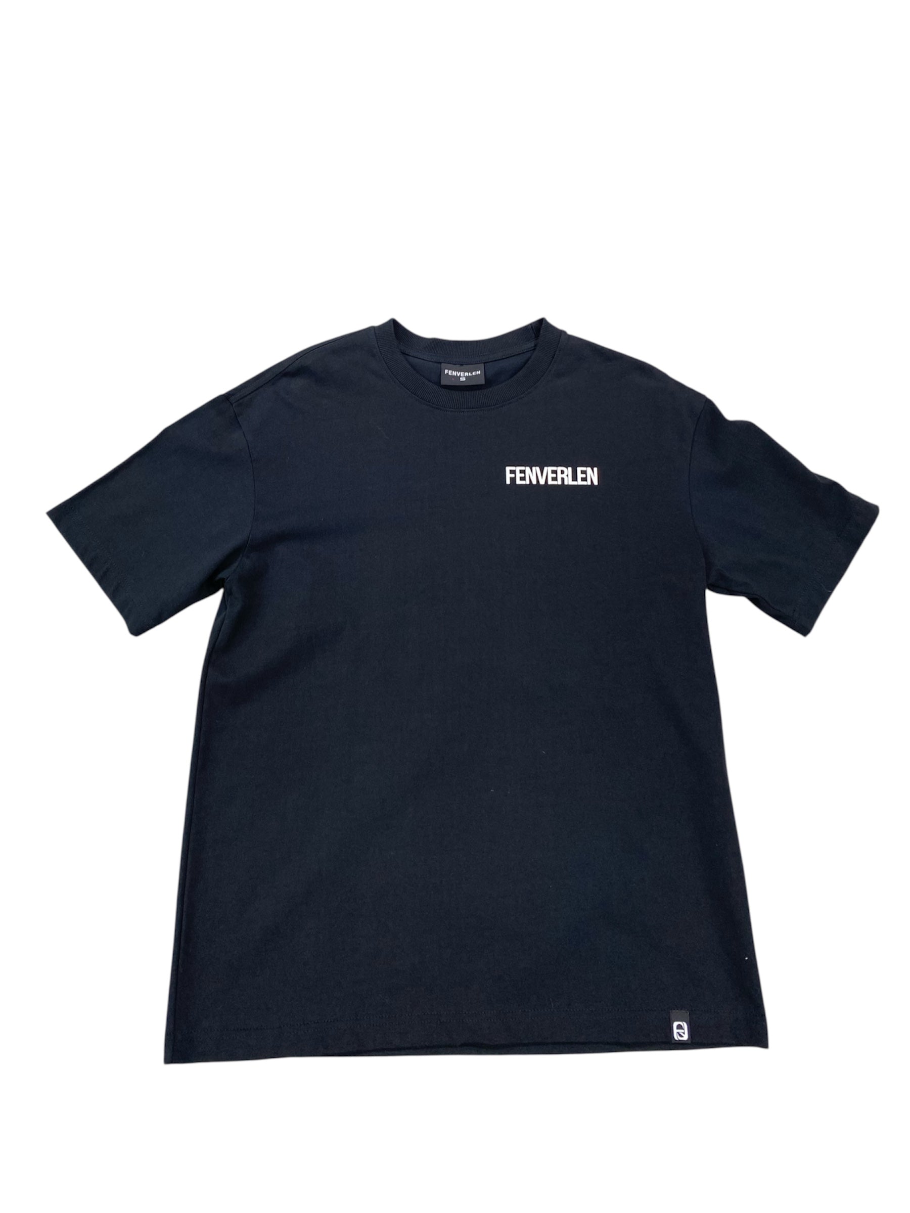 FENVERLAN EMBOSSED WORDING TEE BLACK