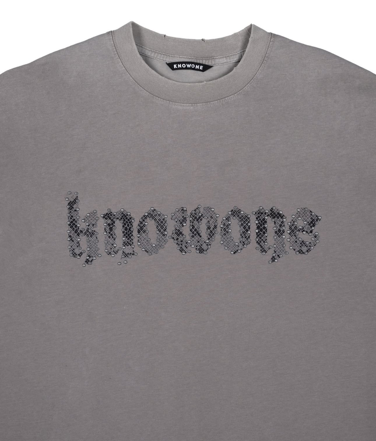 KNOWONE SNAKE RIVET TEE  CEMENT