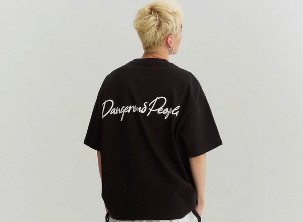 Dangerous people tee black 007