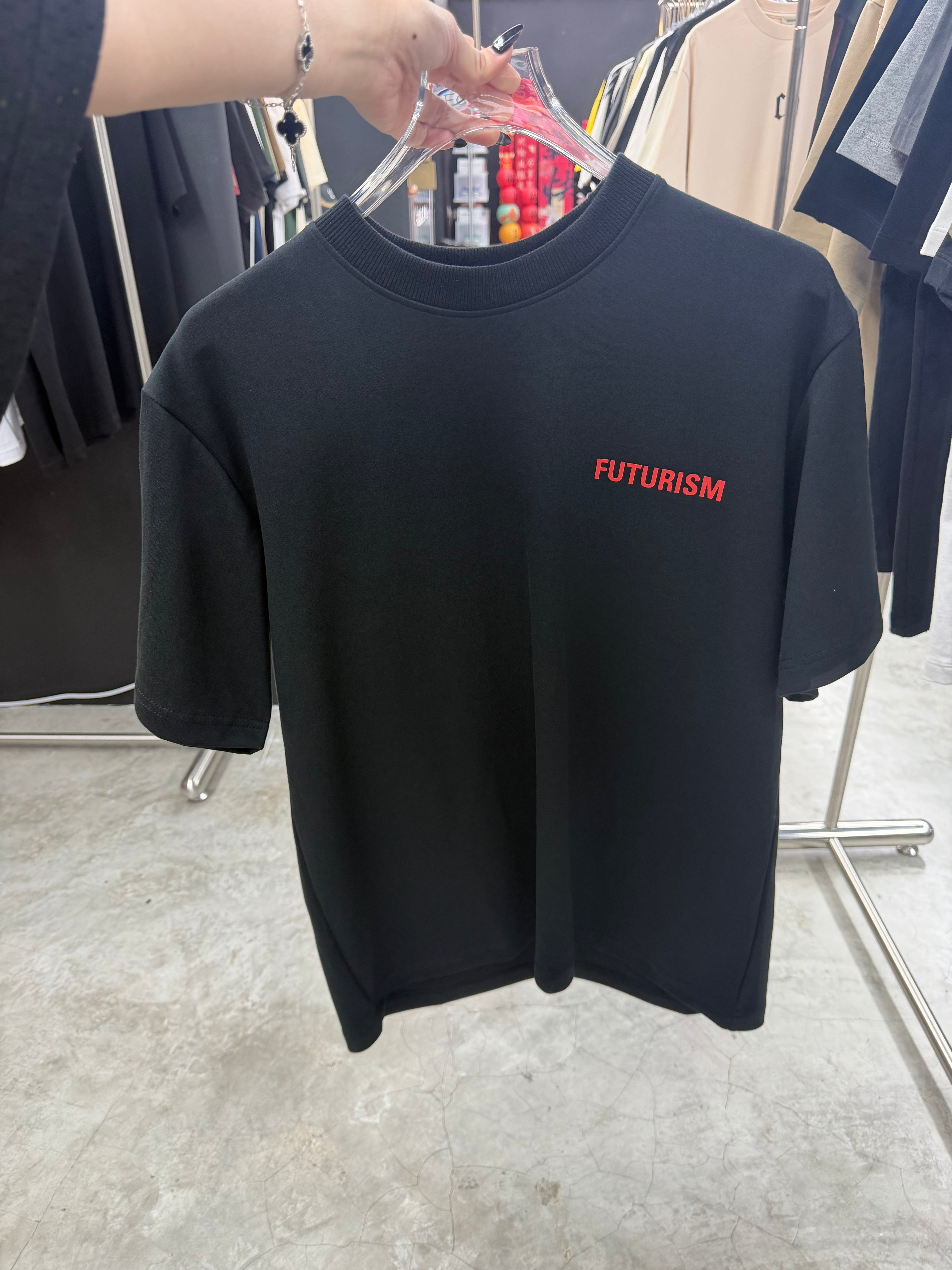 FUTURISM 26  FLURRY WORDING TEE BLACK